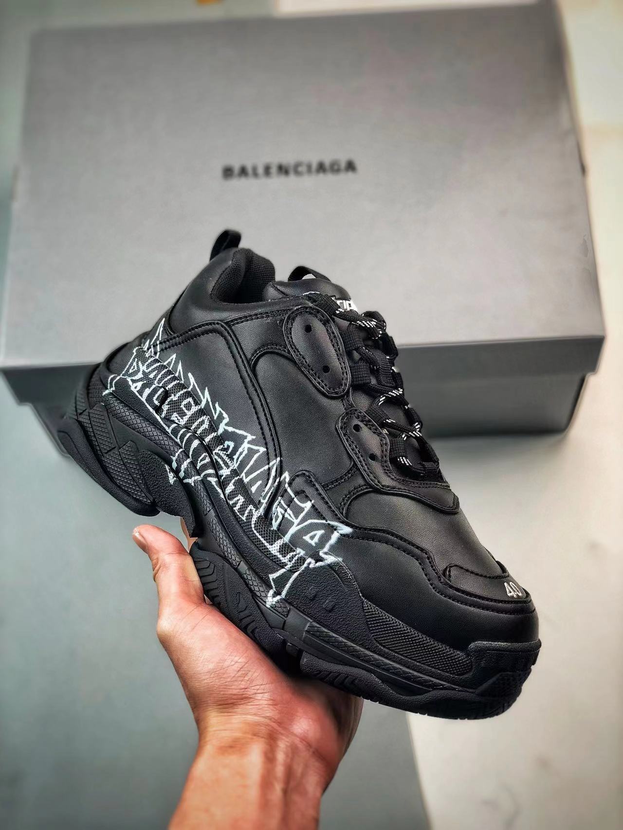 詳細な写真と価格については私に連絡してください。