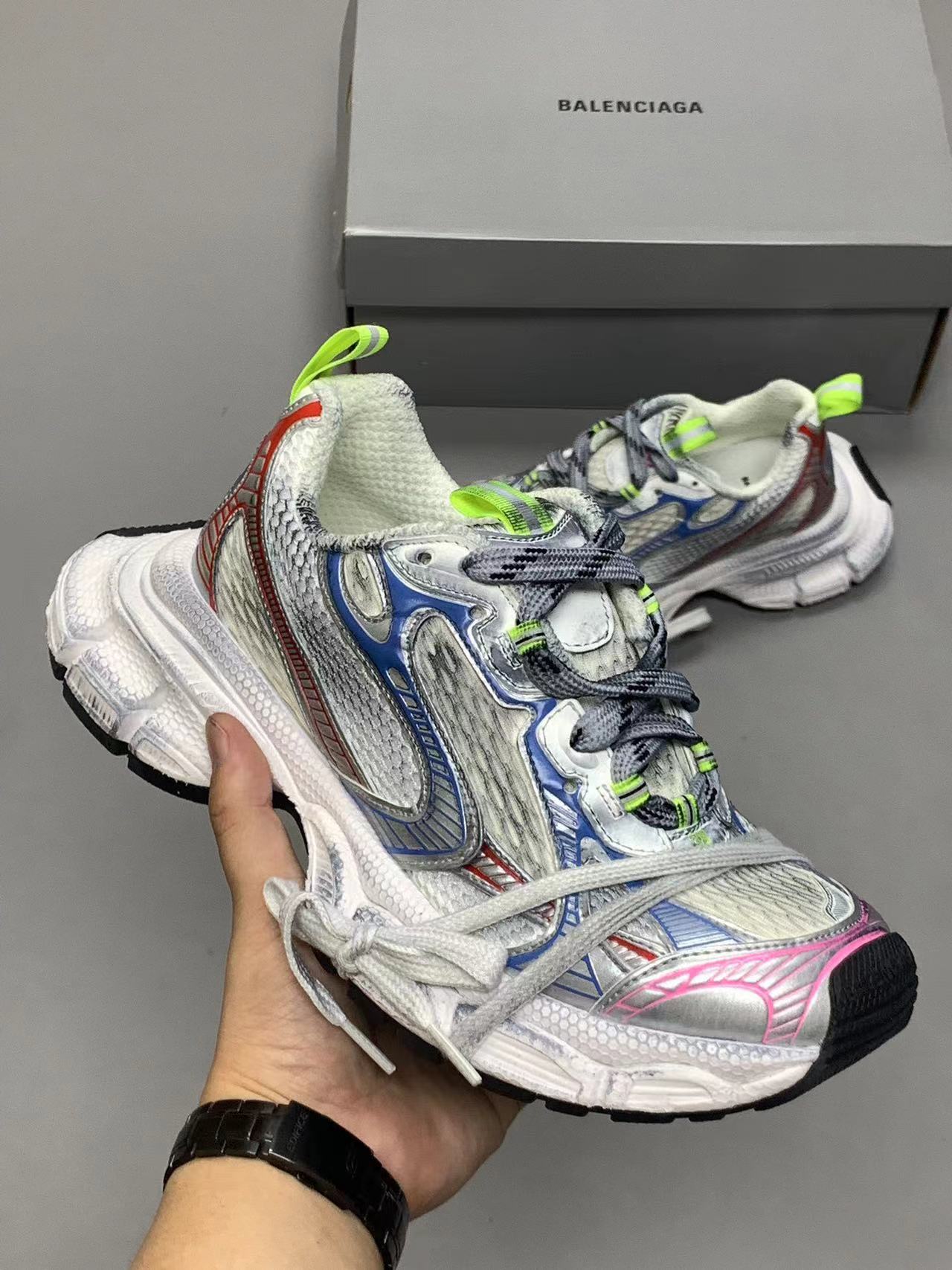 詳細な写真と価格については私に連絡してください。