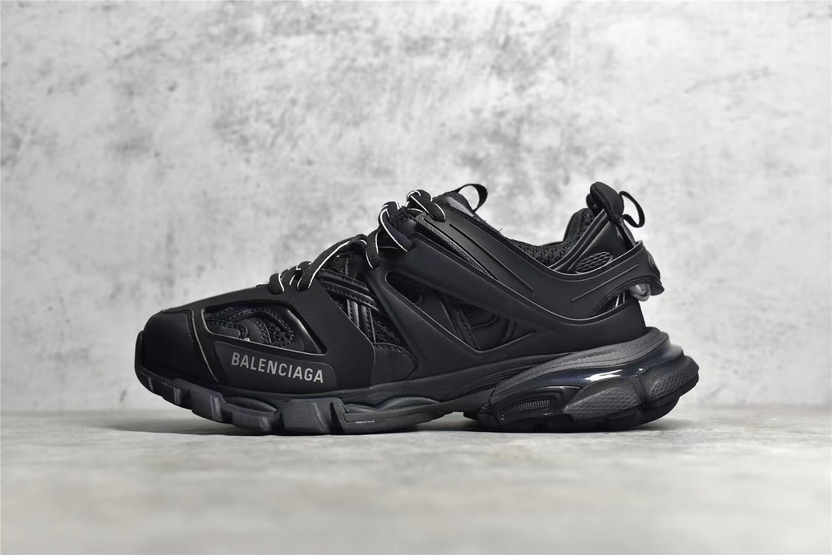 詳細な写真と価格については私に連絡してください。