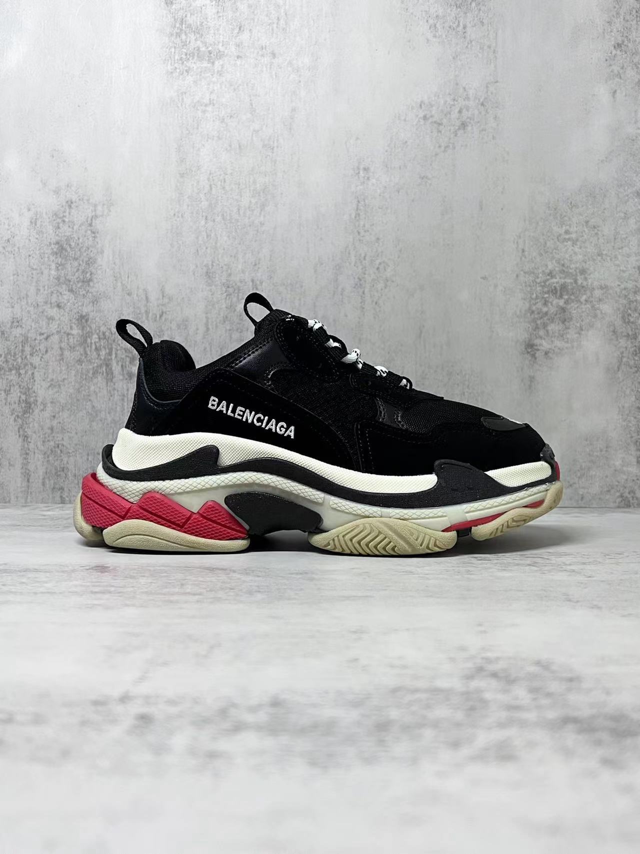 詳細な写真と価格については私に連絡してください。