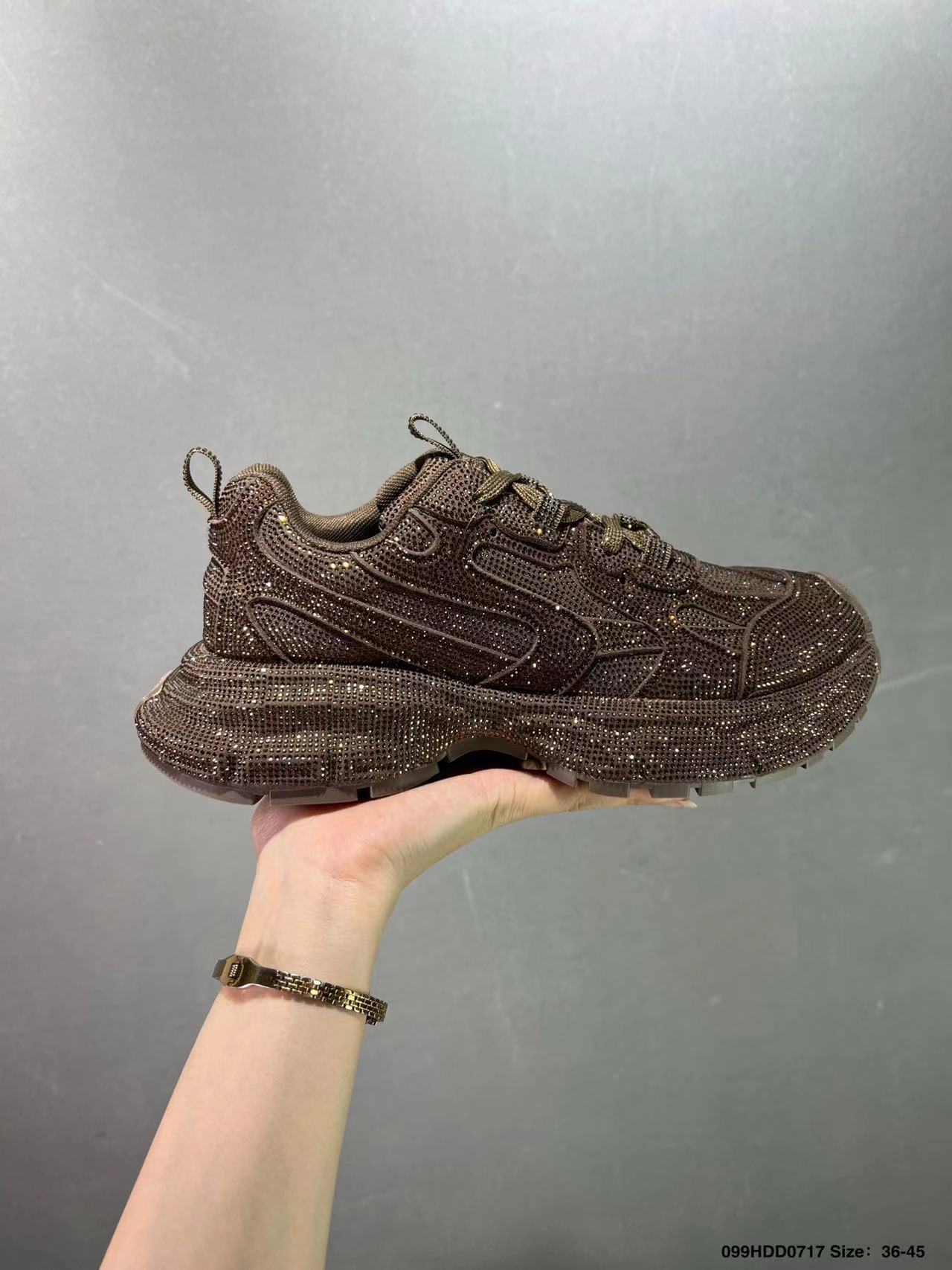 詳細な写真と価格については私に連絡してください。