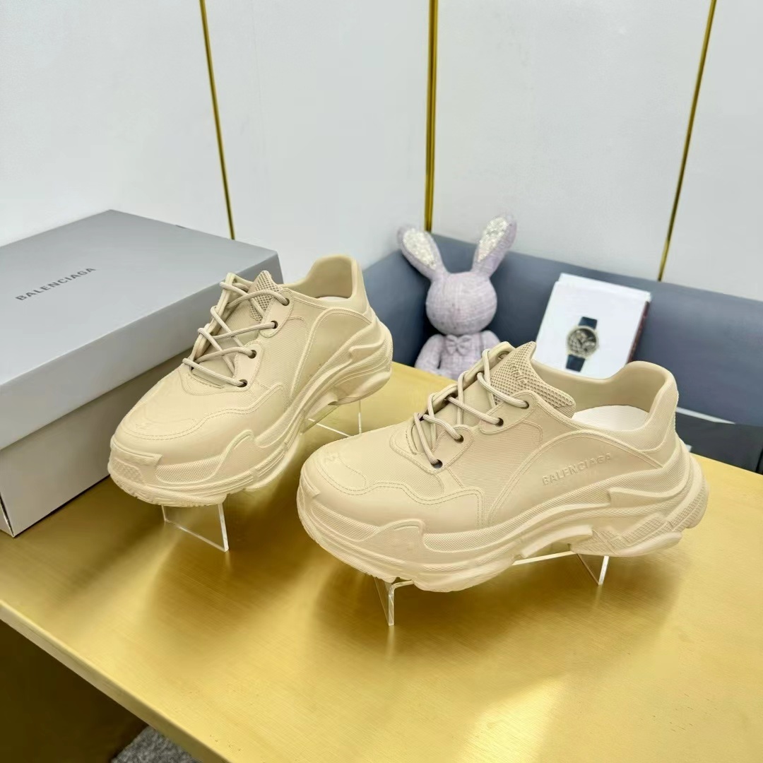 詳細な写真と価格については私に連絡してください。