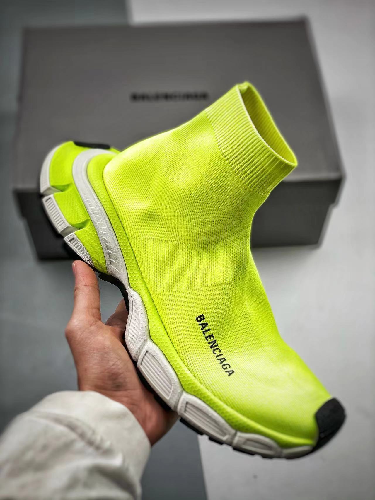 詳細な写真と価格については私に連絡してください。