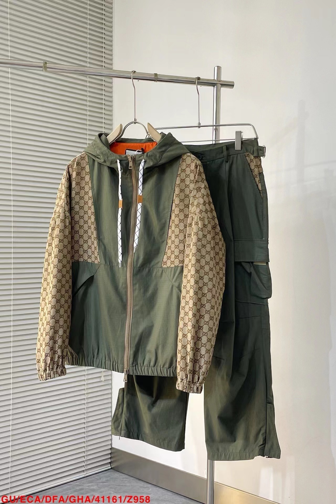 詳細な写真と価格については私に連絡してください。