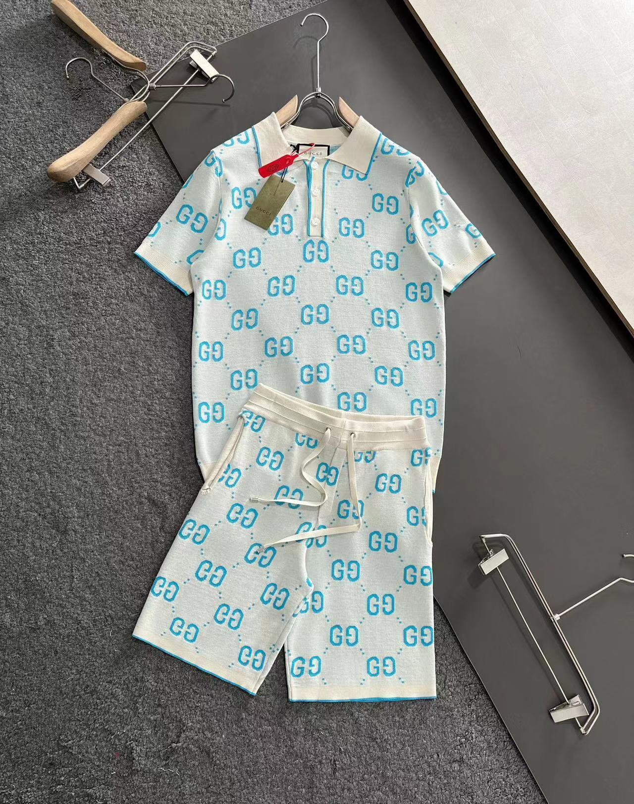 詳細な写真と価格については私に連絡してください。