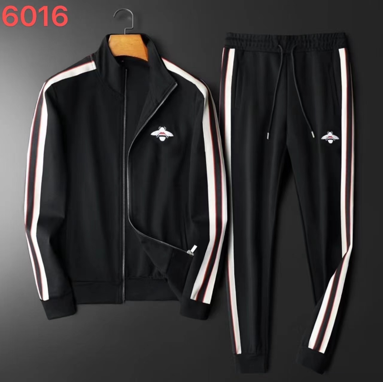 詳細な写真と価格については私に連絡してください。