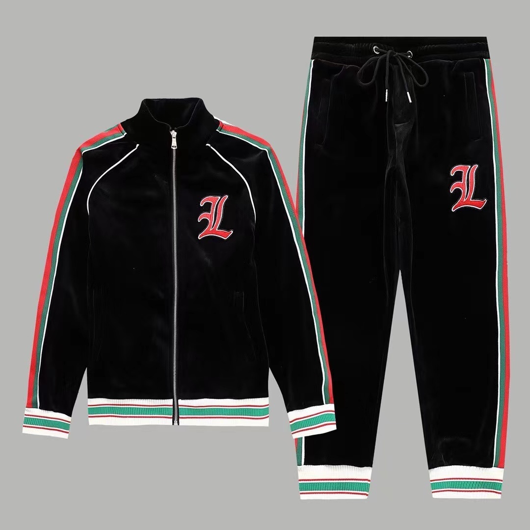 詳細な写真と価格については私に連絡してください。