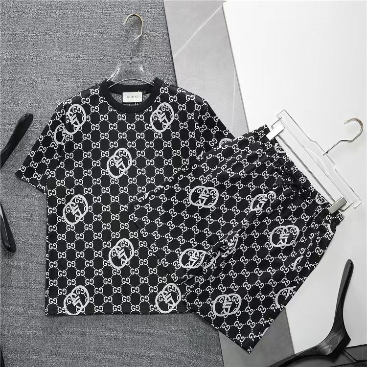 詳細な写真と価格については私に連絡してください。