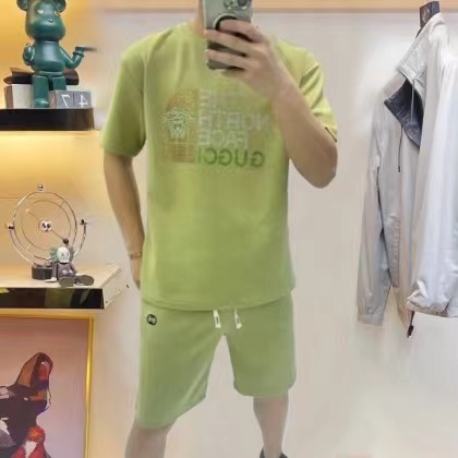 詳細な写真と価格については私に連絡してください。