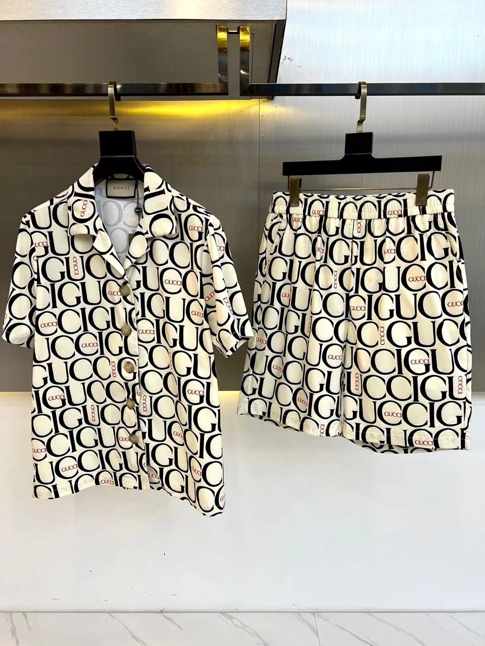 詳細な写真と価格については私に連絡してください。