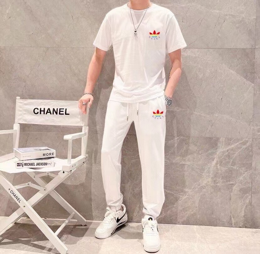 詳細な写真と価格については私に連絡してください。