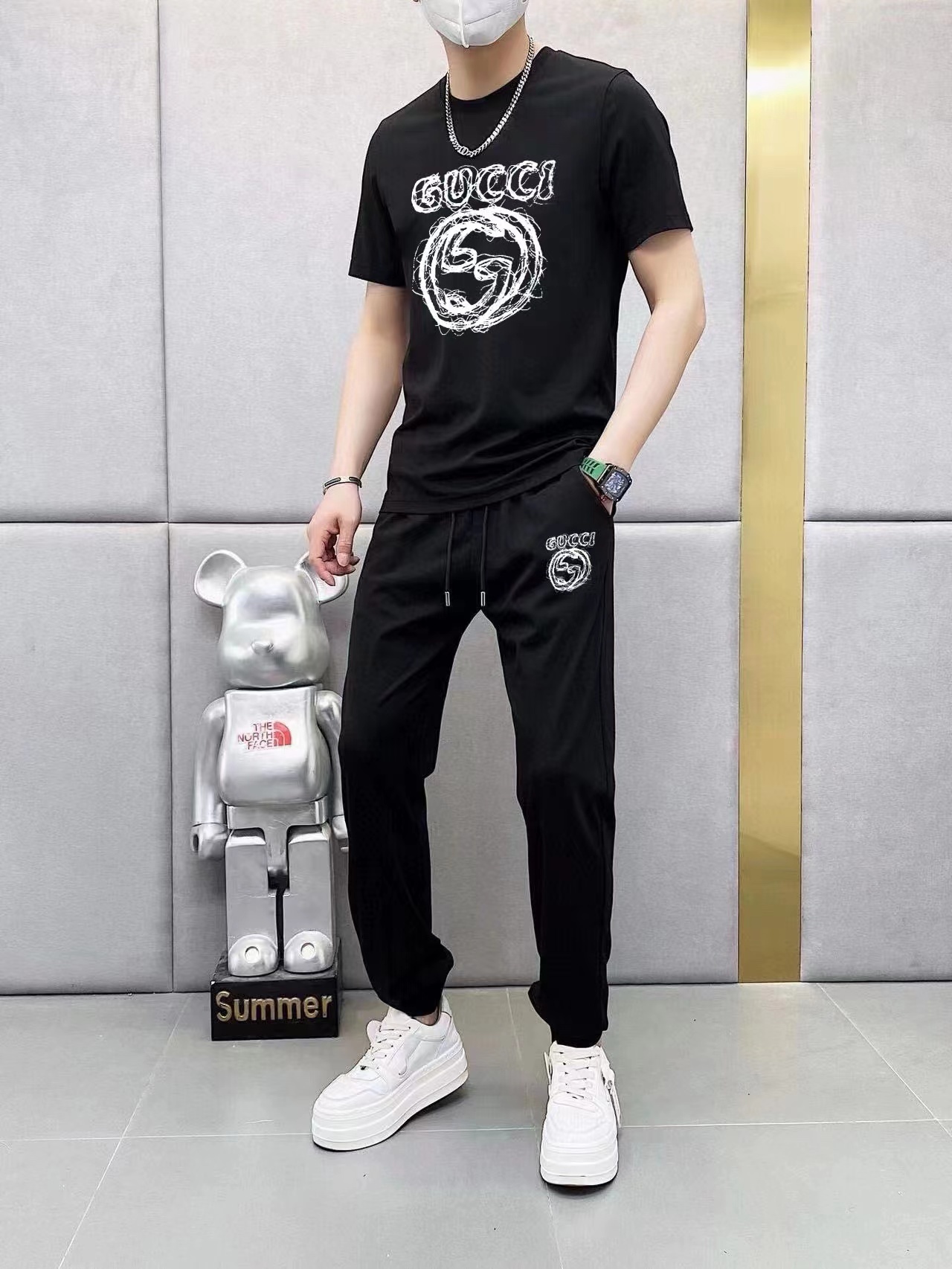 詳細な写真と価格については私に連絡してください。