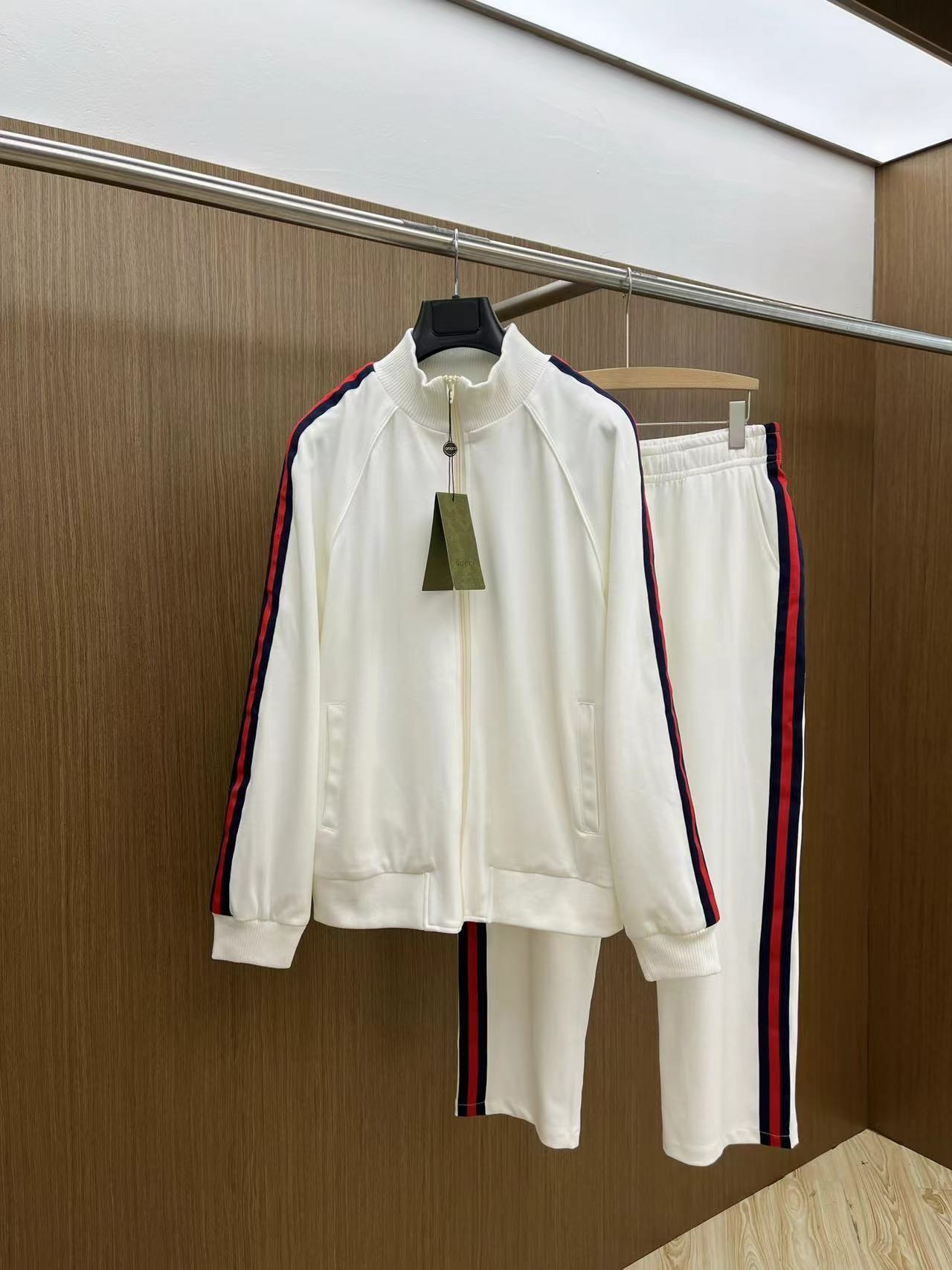 詳細な写真と価格については私に連絡してください。