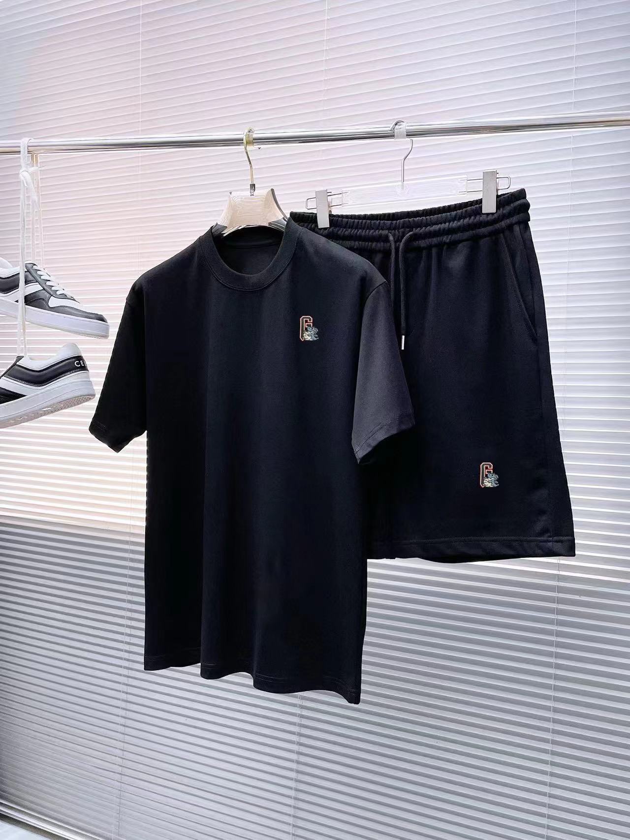 詳細な写真と価格については私に連絡してください。