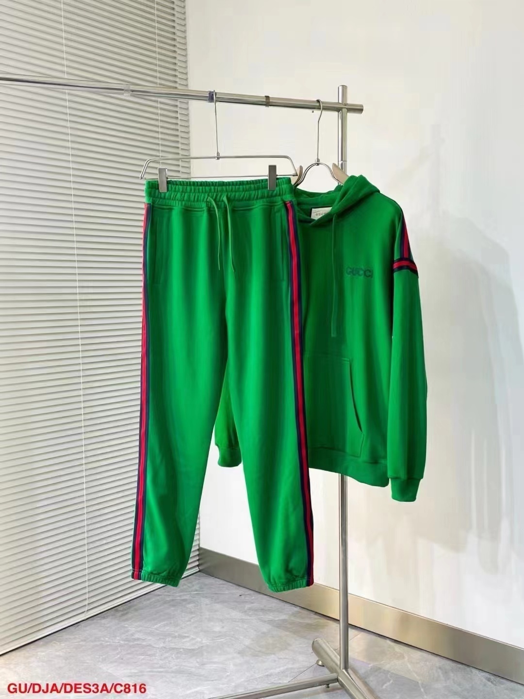 詳細な写真と価格については私に連絡してください。