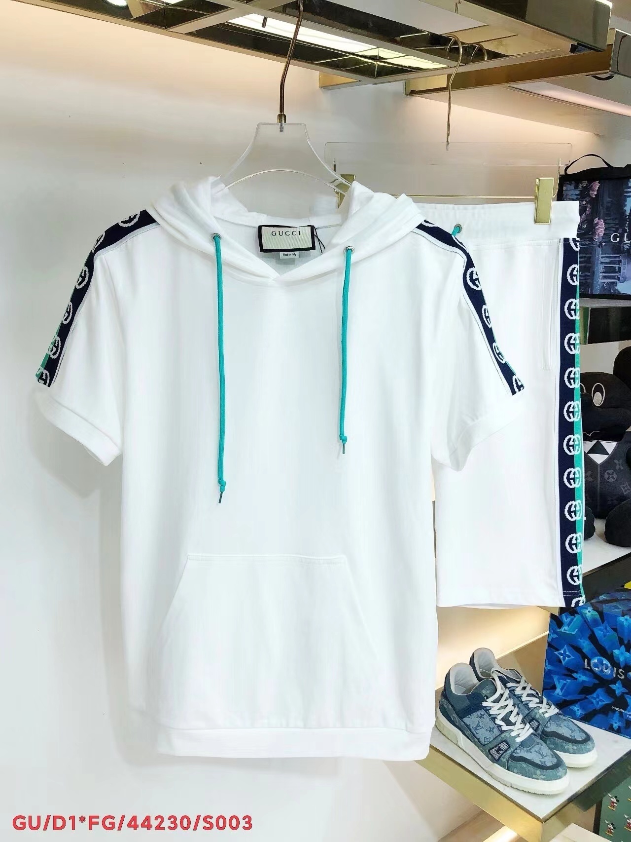 詳細な写真と価格については私に連絡してください。