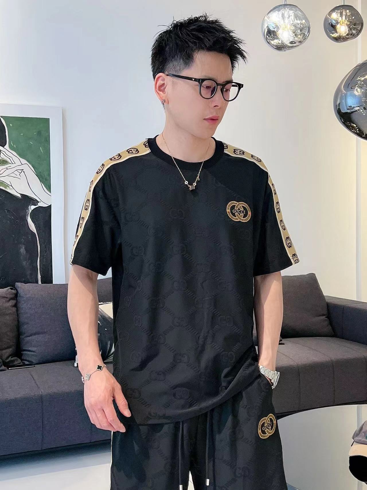 詳細な写真と価格については私に連絡してください。