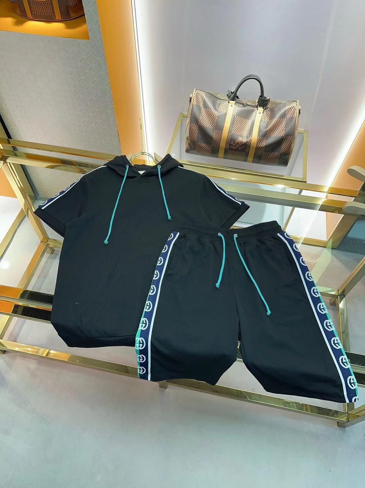 詳細な写真と価格については私に連絡してください。