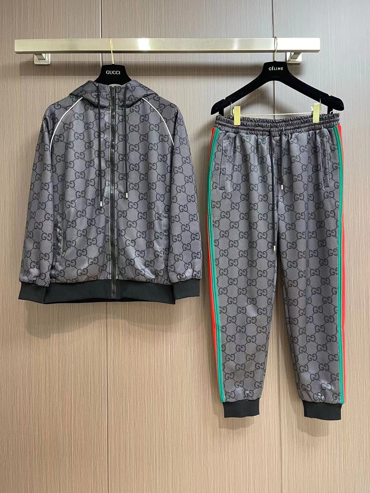 詳細な写真と価格については私に連絡してください。