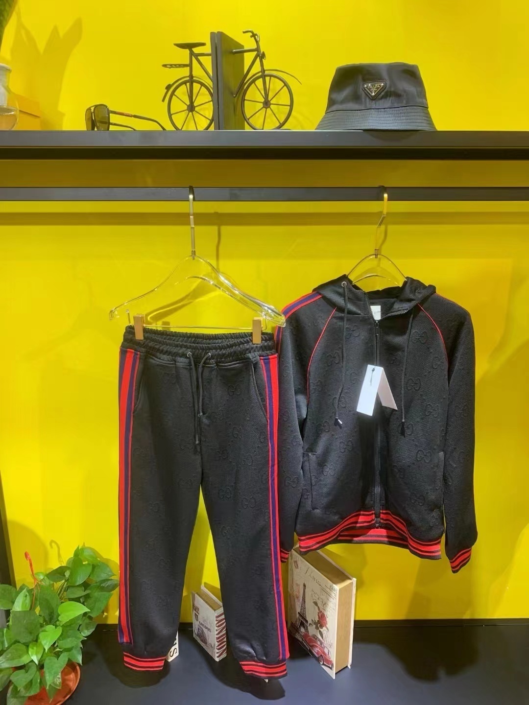 詳細な写真と価格については私に連絡してください。