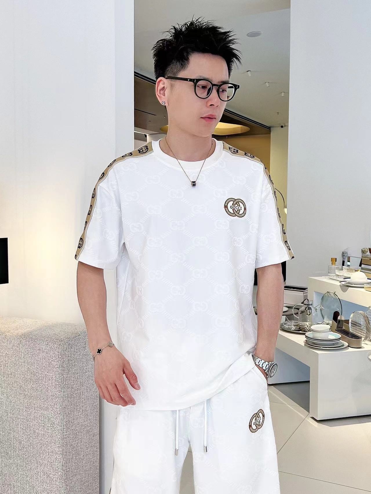 詳細な写真と価格については私に連絡してください。