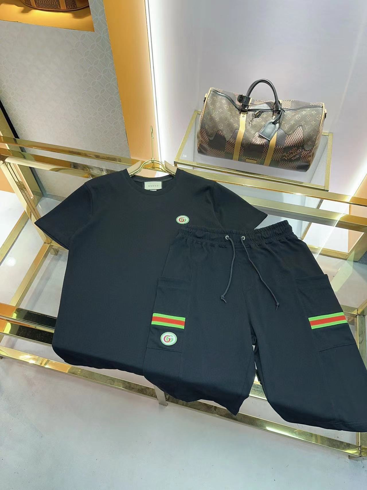 詳細な写真と価格については私に連絡してください。