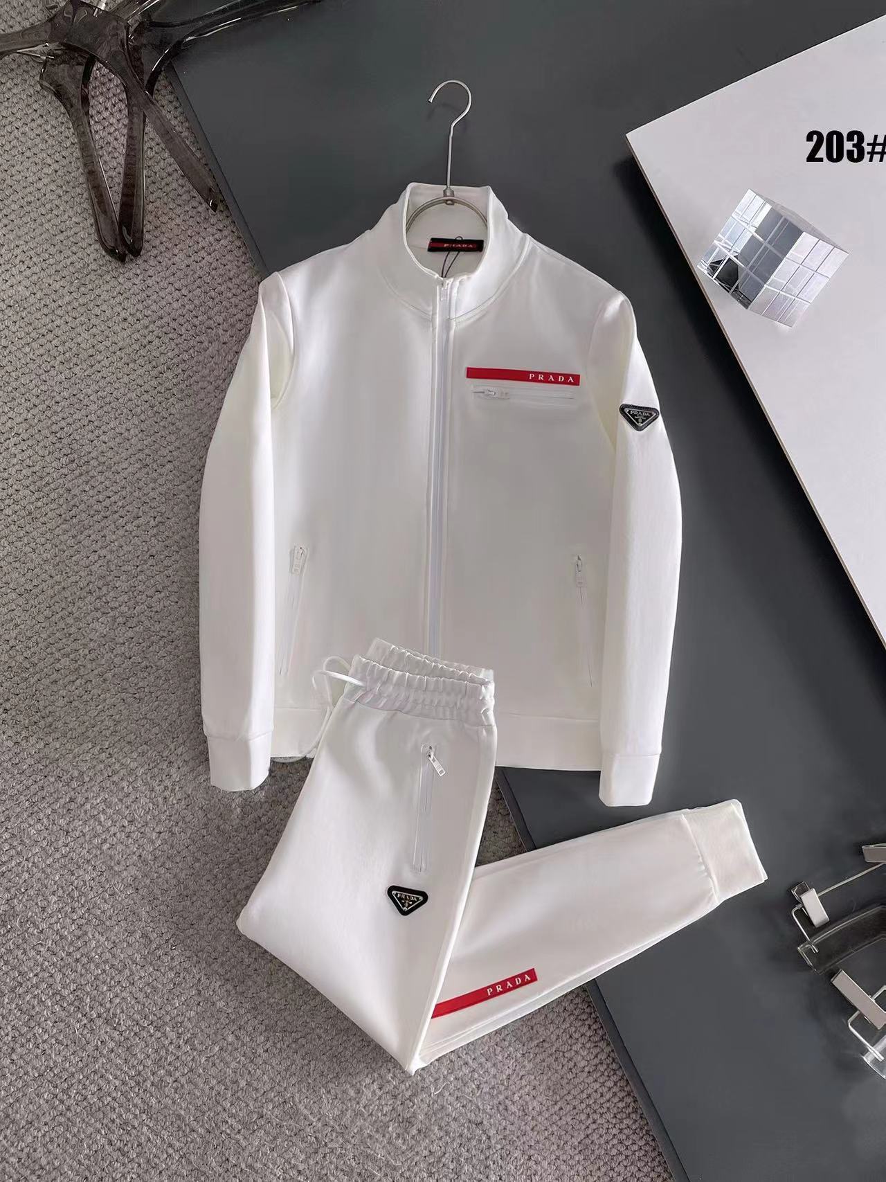 詳細な写真と価格については私に連絡してください。