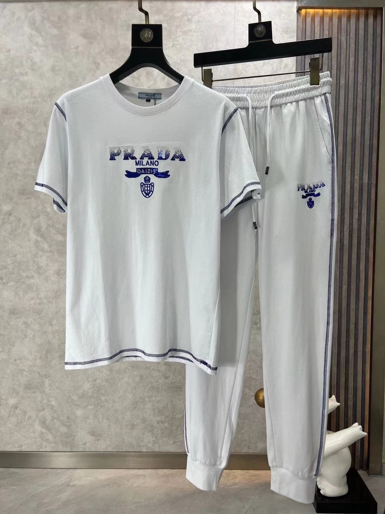 詳細な写真と価格については私に連絡してください。