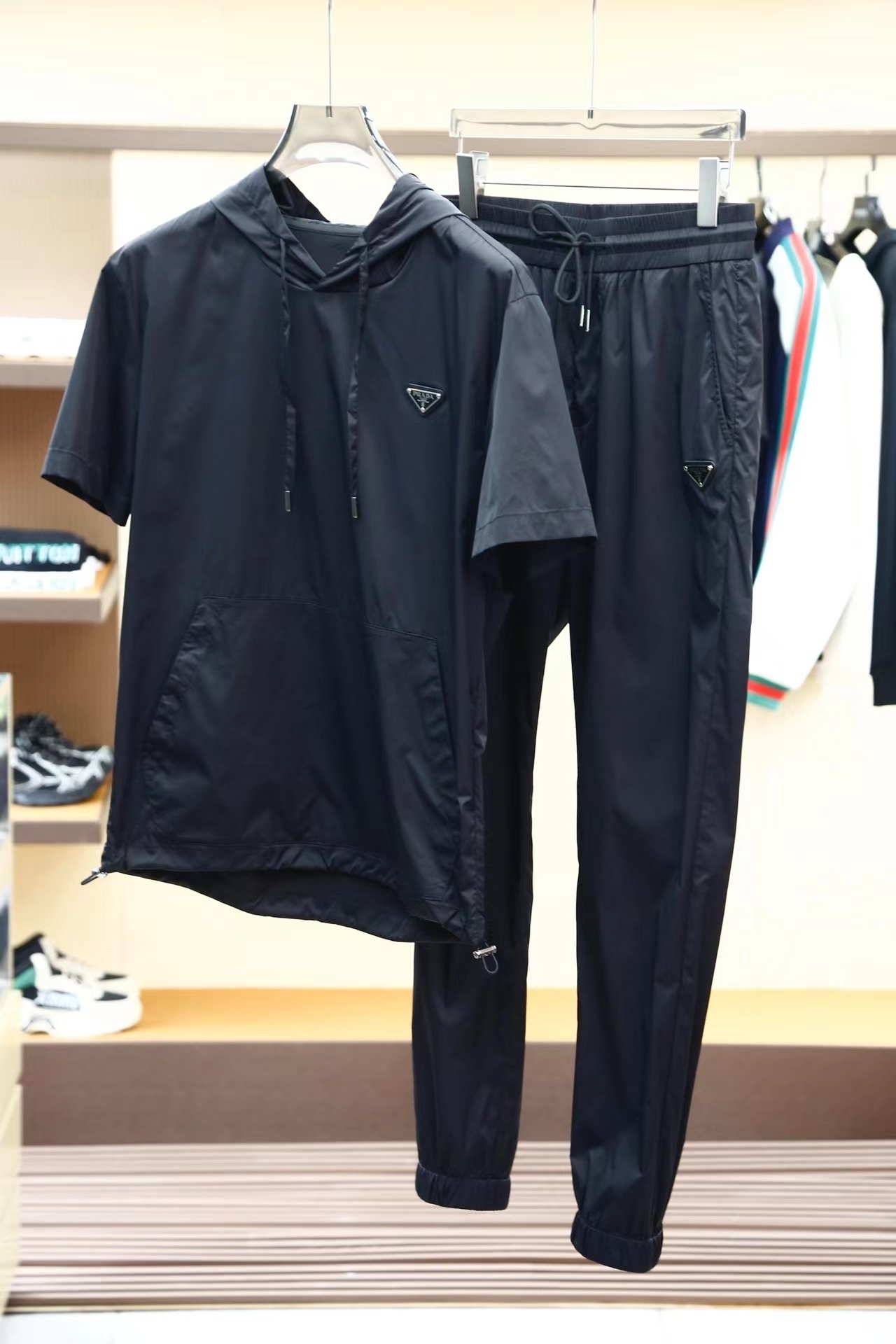 詳細な写真と価格については私に連絡してください。