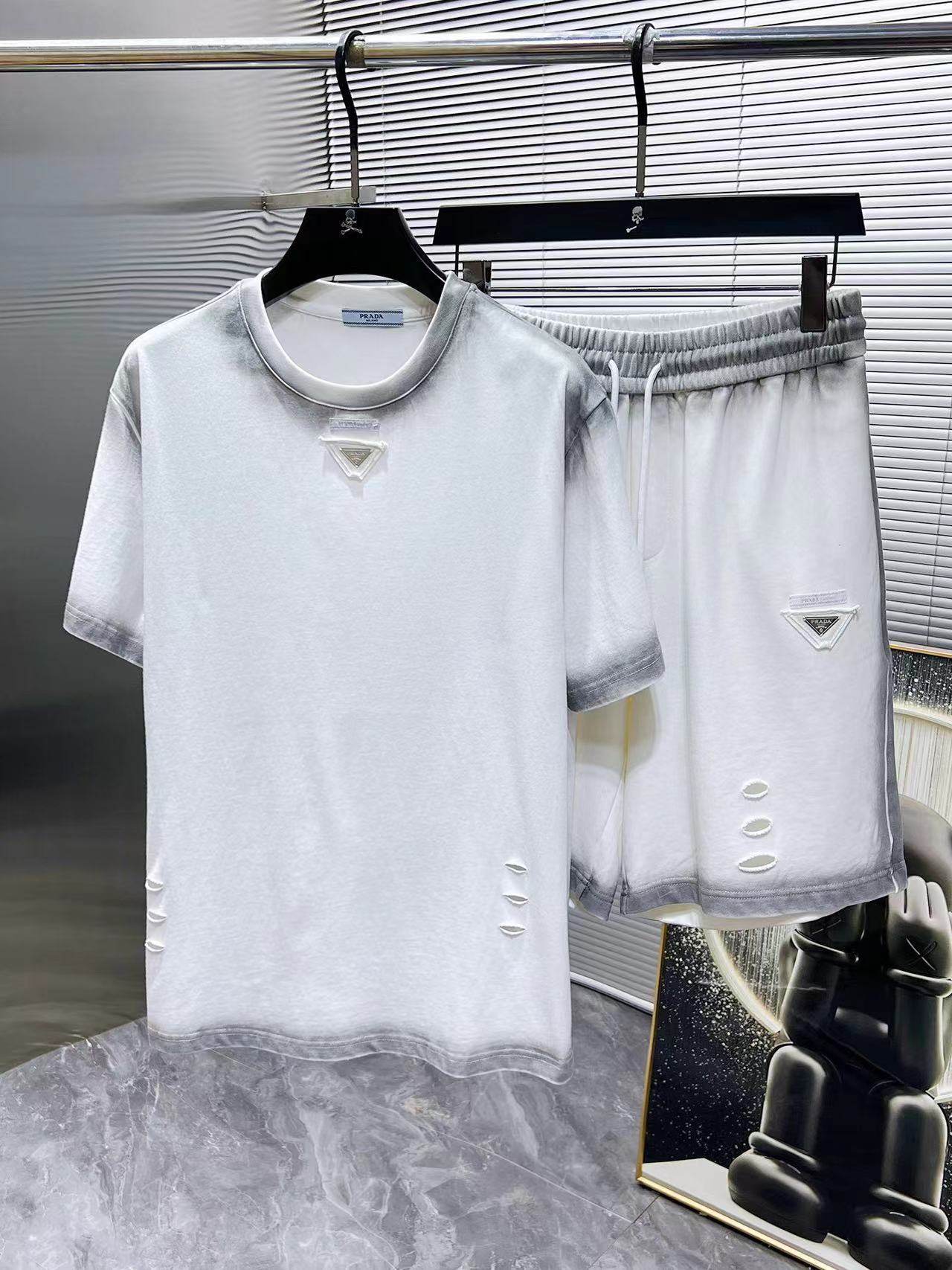 詳細な写真と価格については私に連絡してください。