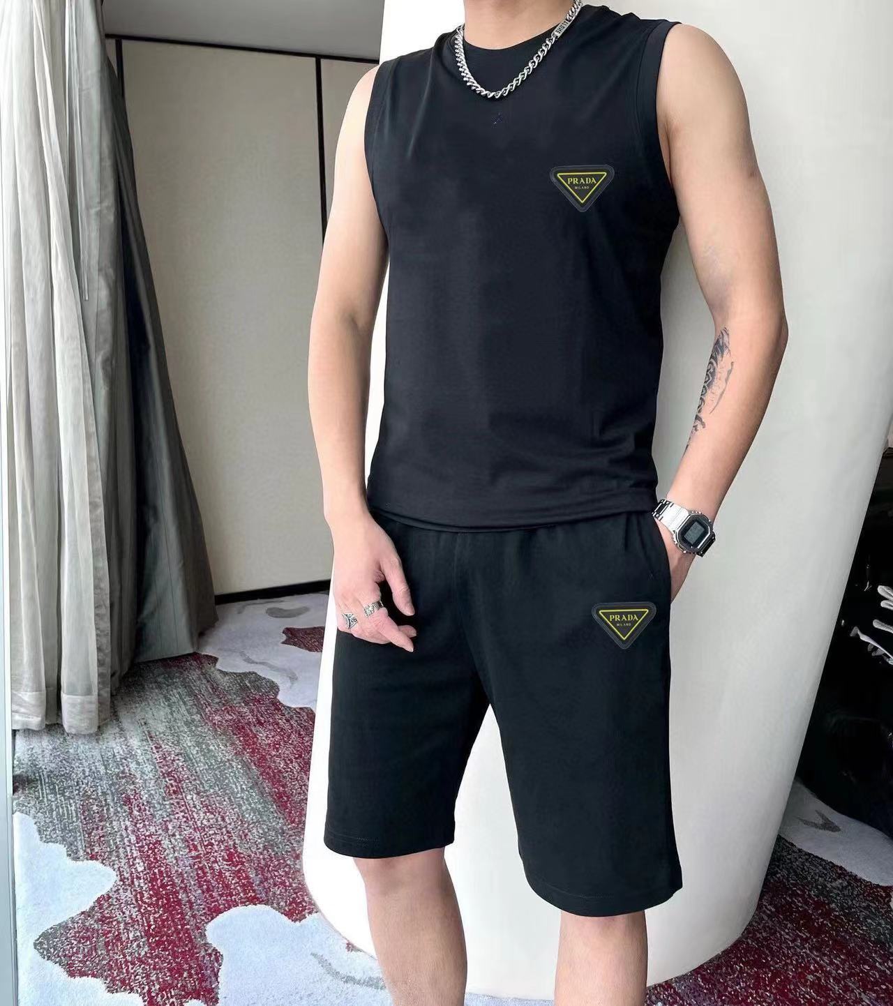 詳細な写真と価格については私に連絡してください。