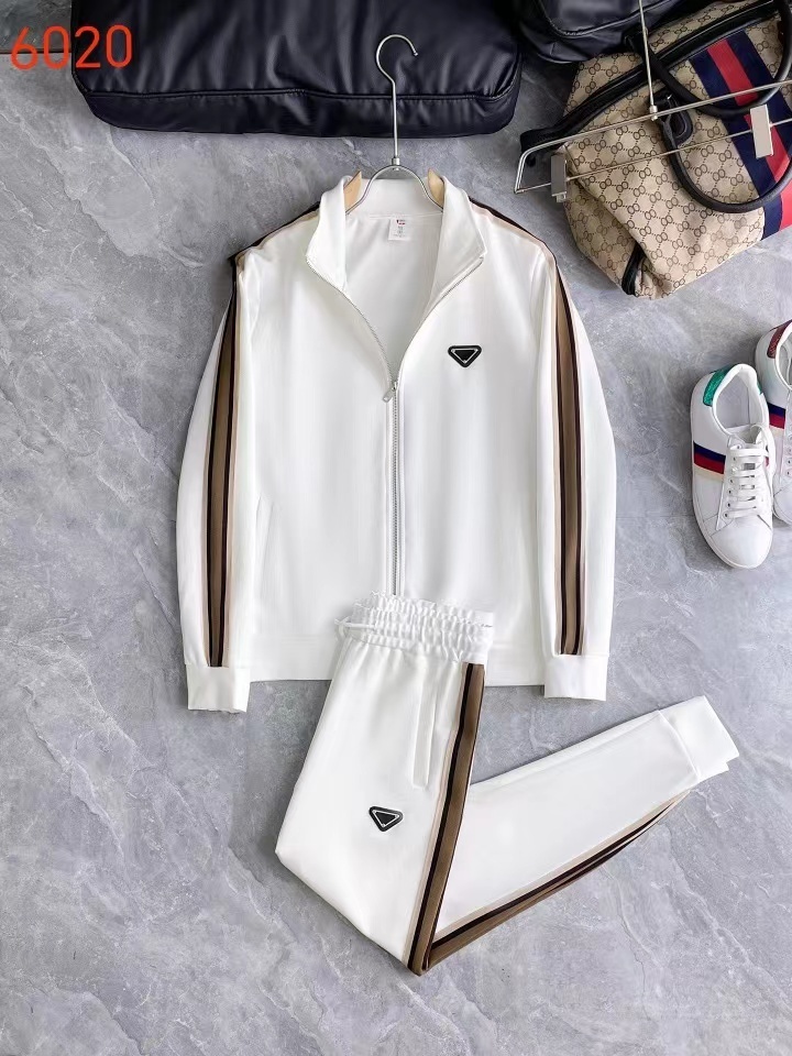 詳細な写真と価格については私に連絡してください。