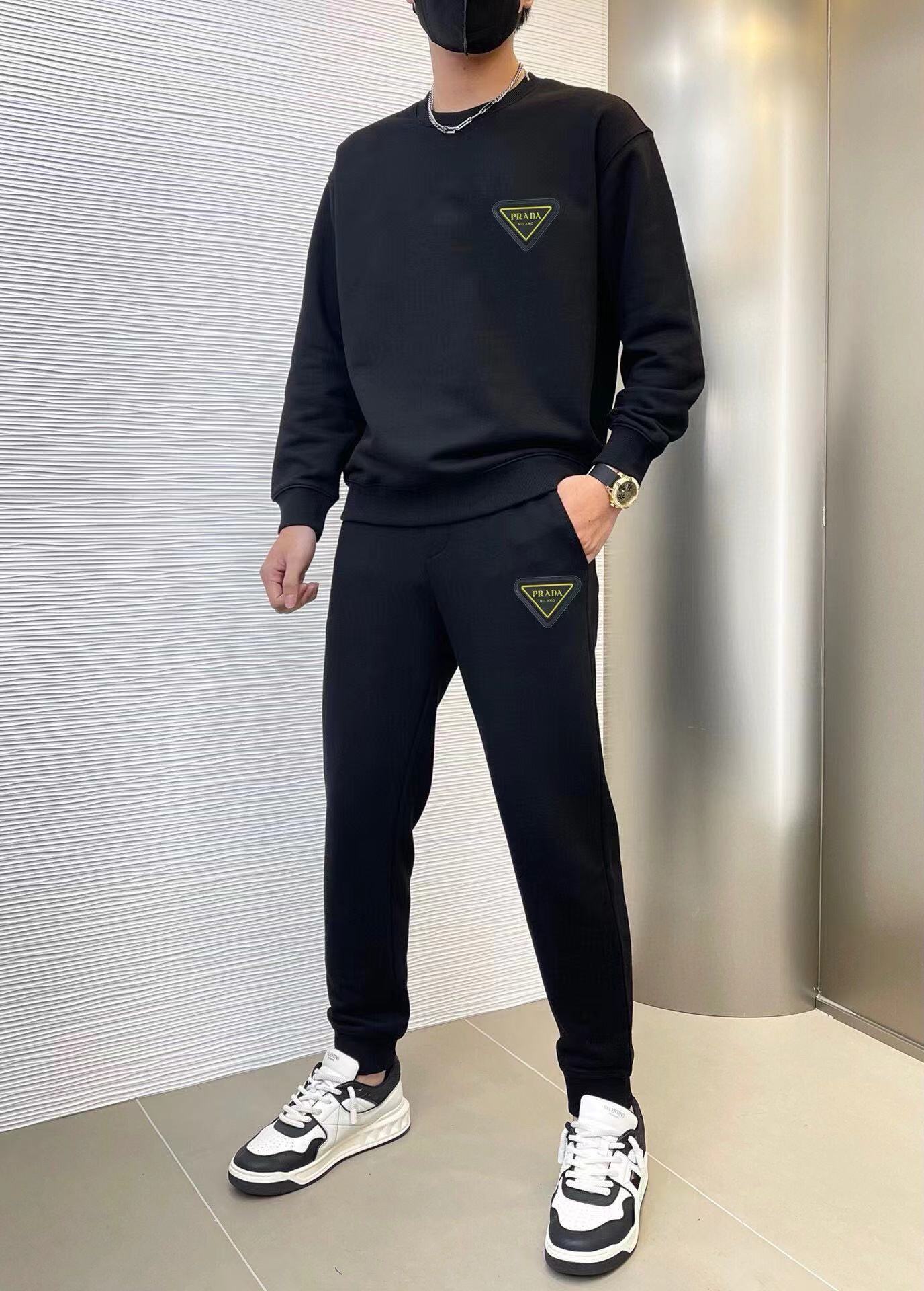 詳細な写真と価格については私に連絡してください。