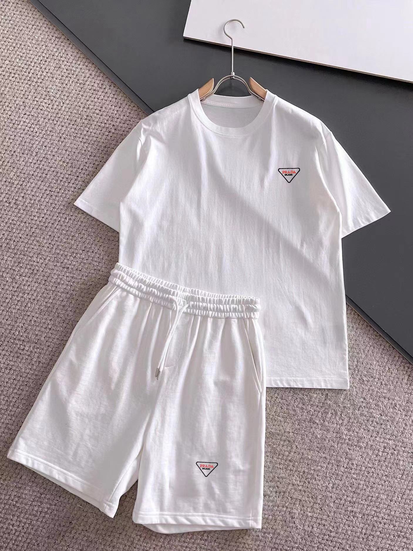 詳細な写真と価格については私に連絡してください。