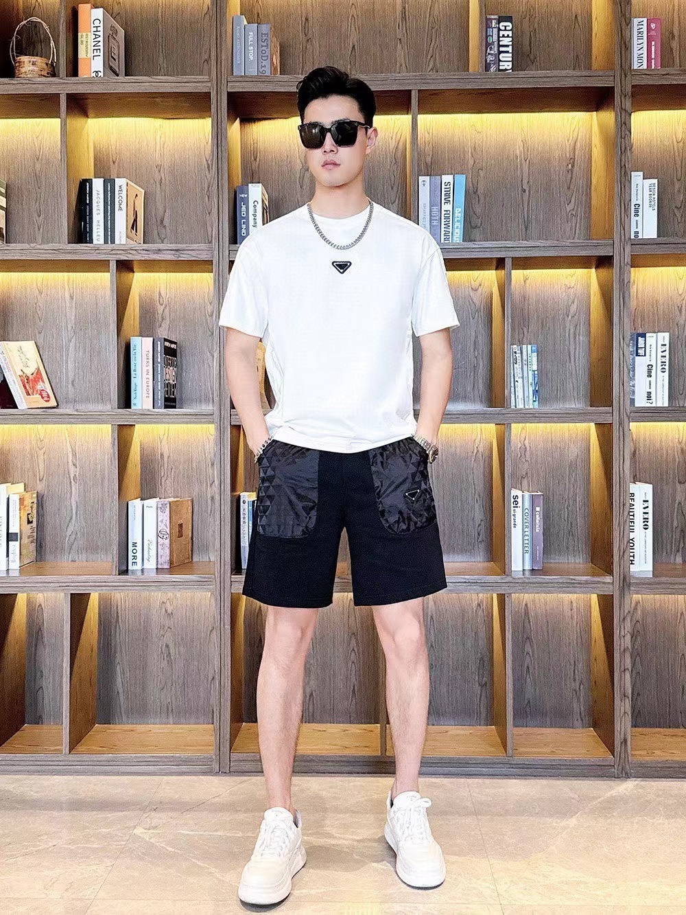 詳細な写真と価格については私に連絡してください。