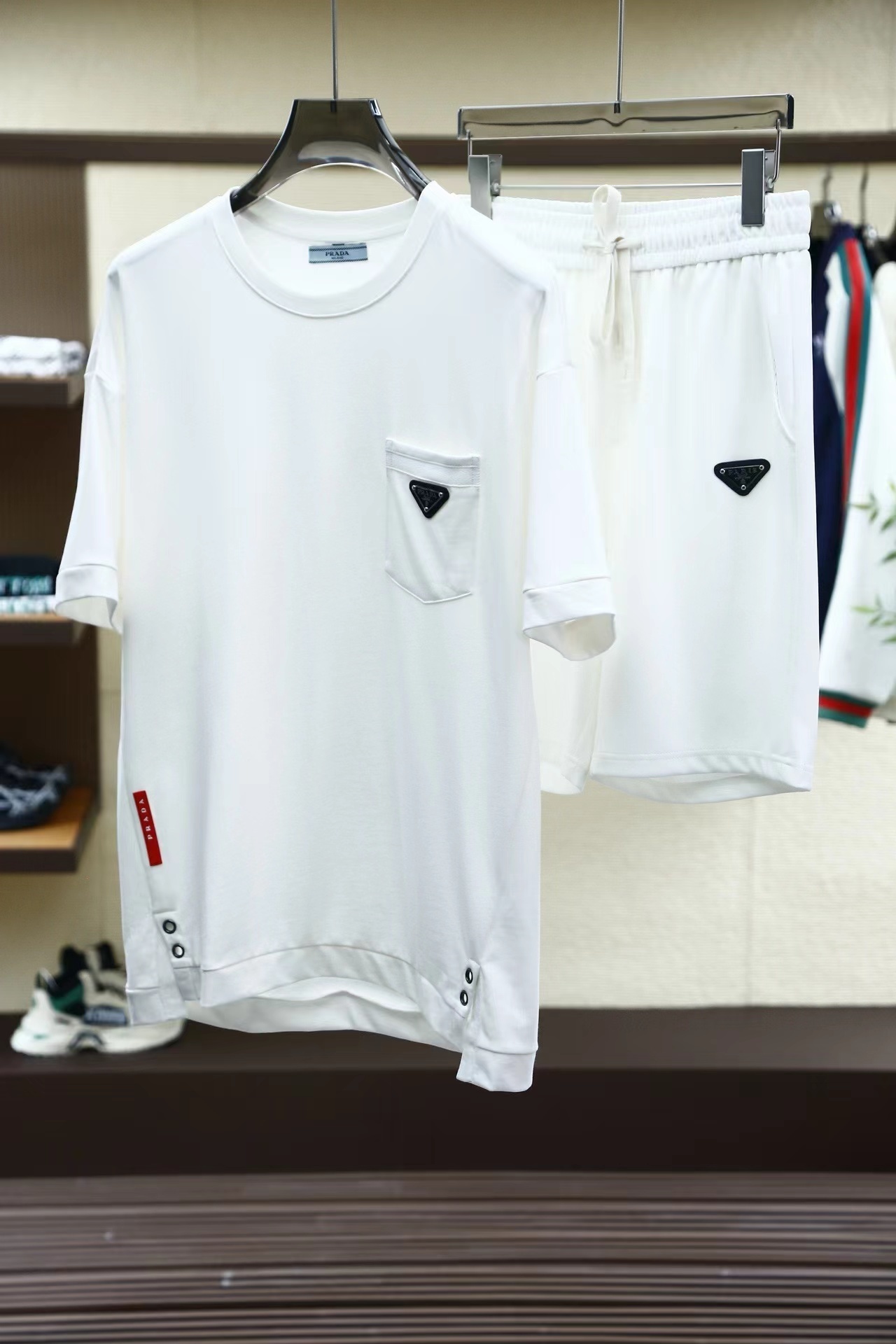 詳細な写真と価格については私に連絡してください。