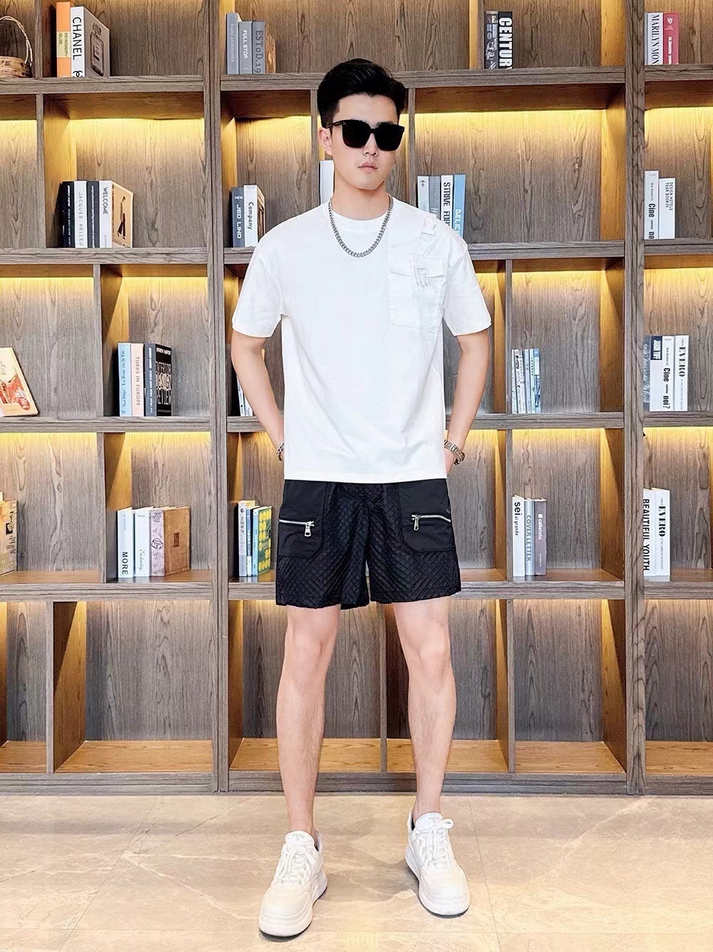 詳細な写真と価格については私に連絡してください。