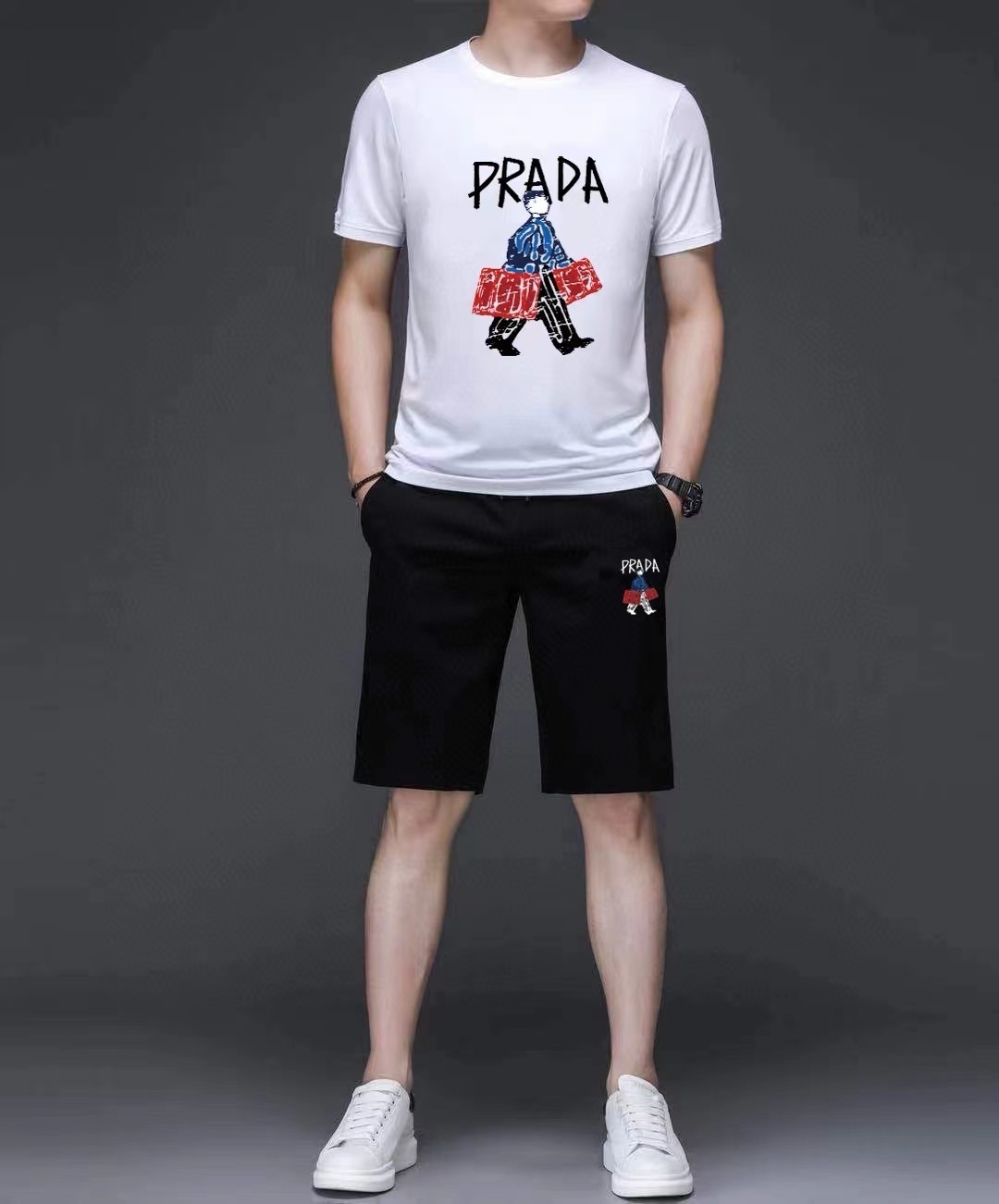 詳細な写真と価格については私に連絡してください。