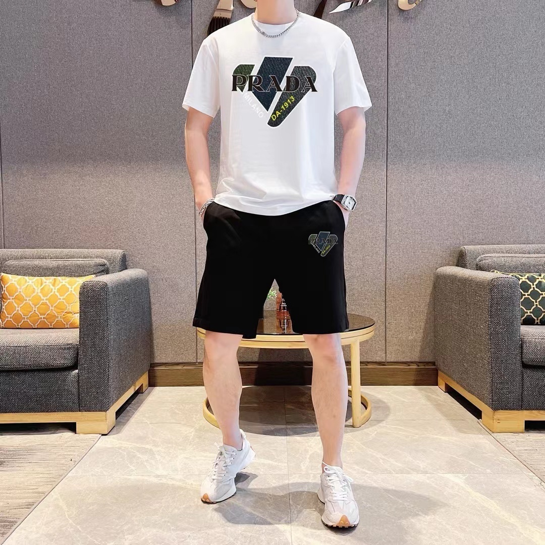 詳細な写真と価格については私に連絡してください。