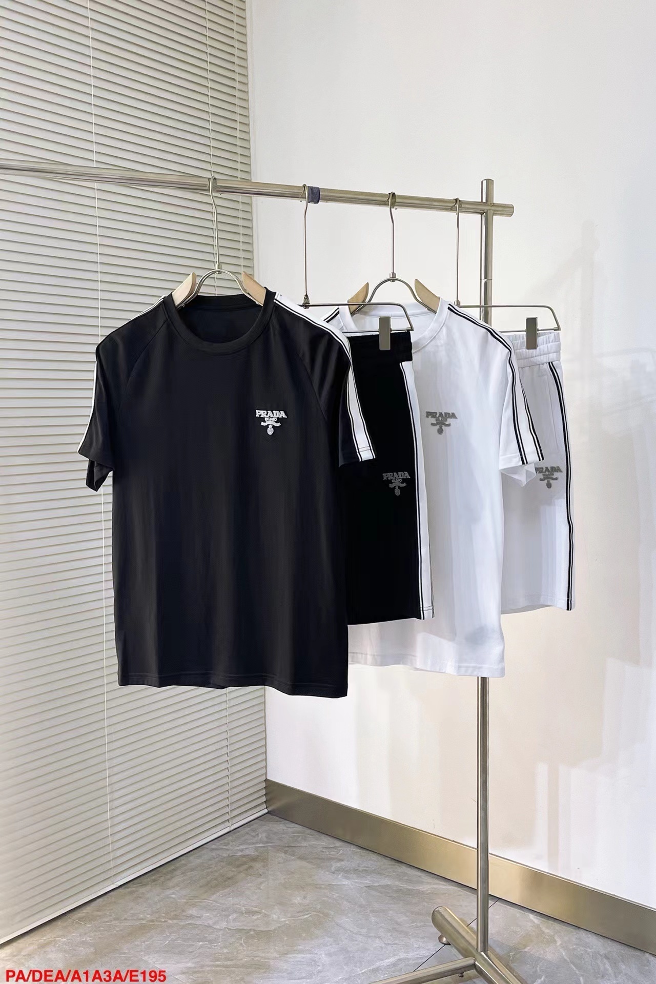 詳細な写真と価格については私に連絡してください。