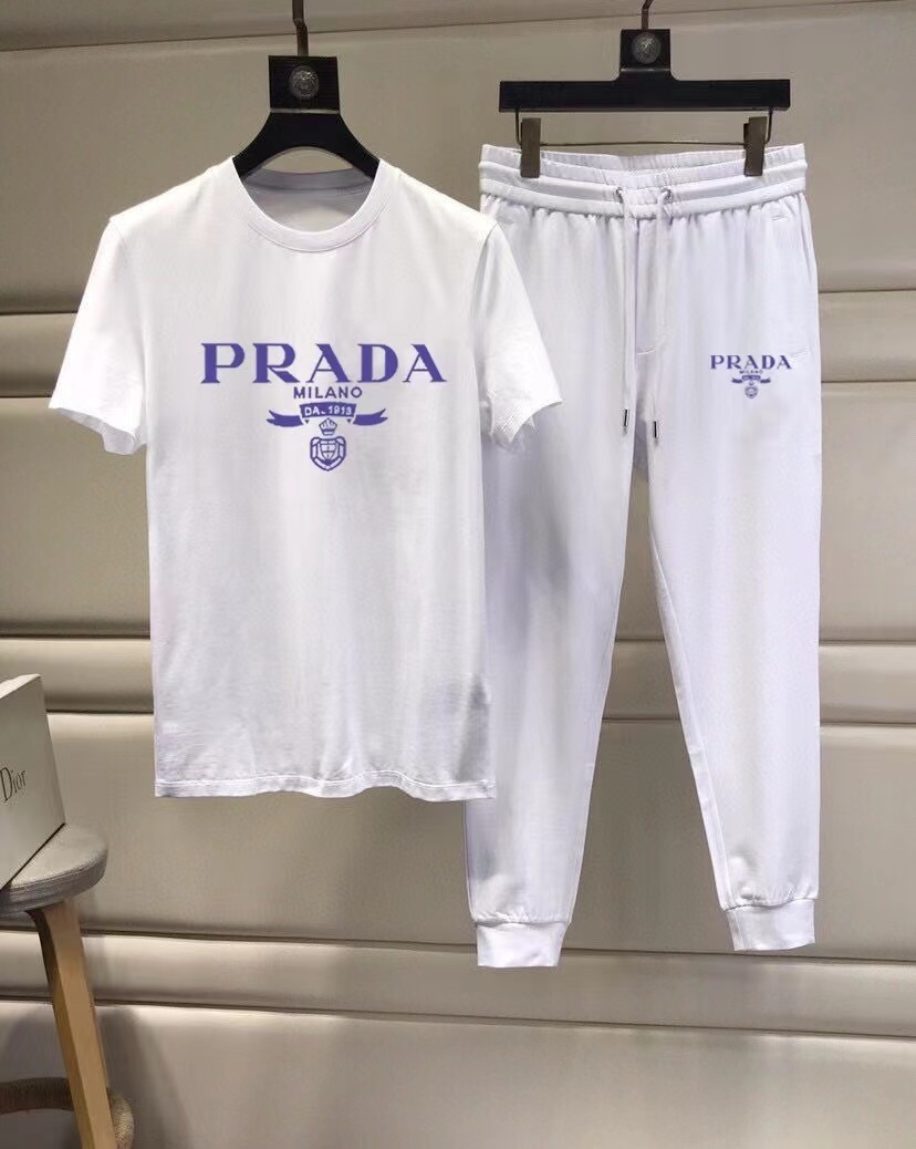 詳細な写真と価格については私に連絡してください。