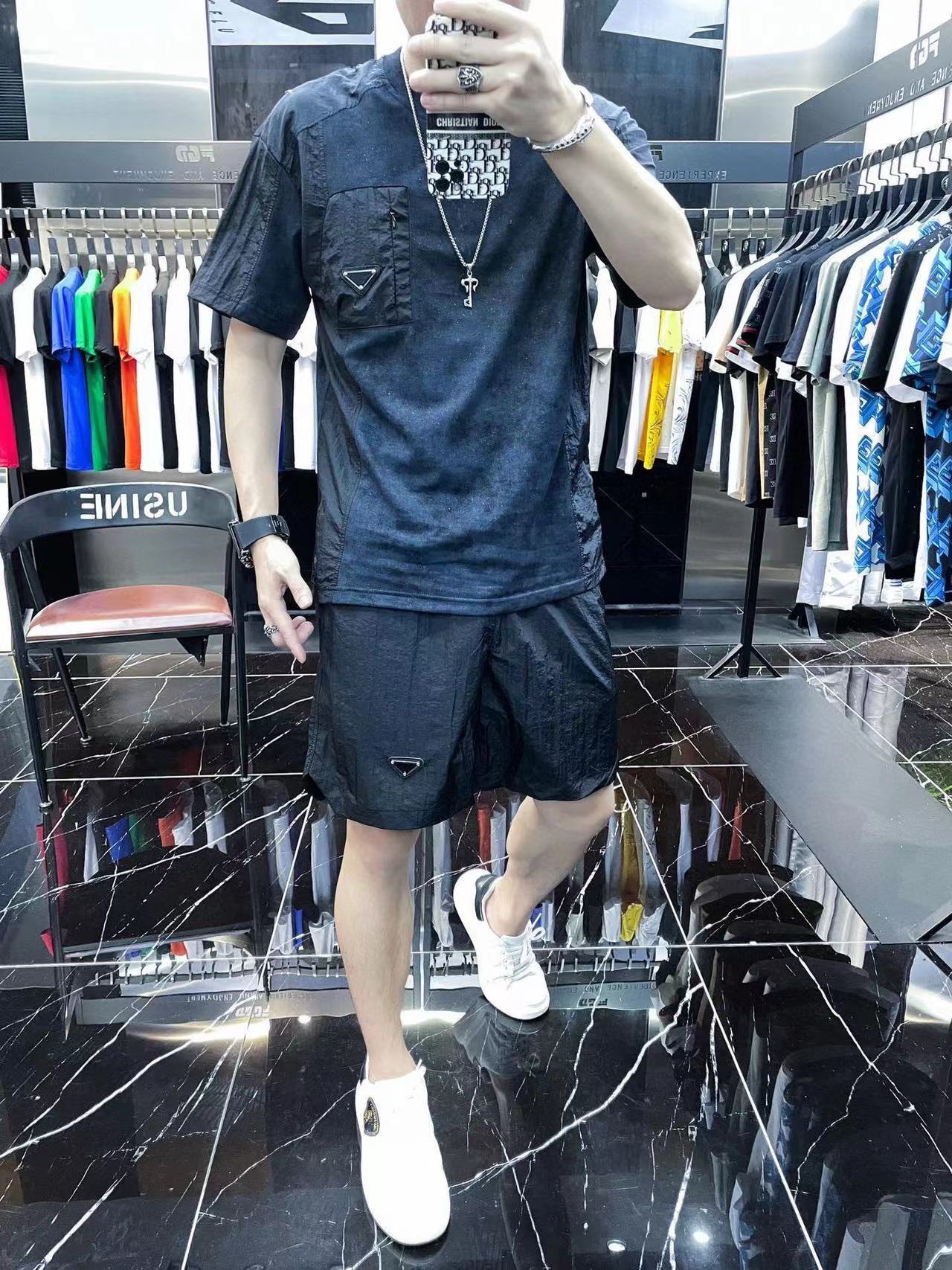 詳細な写真と価格については私に連絡してください。