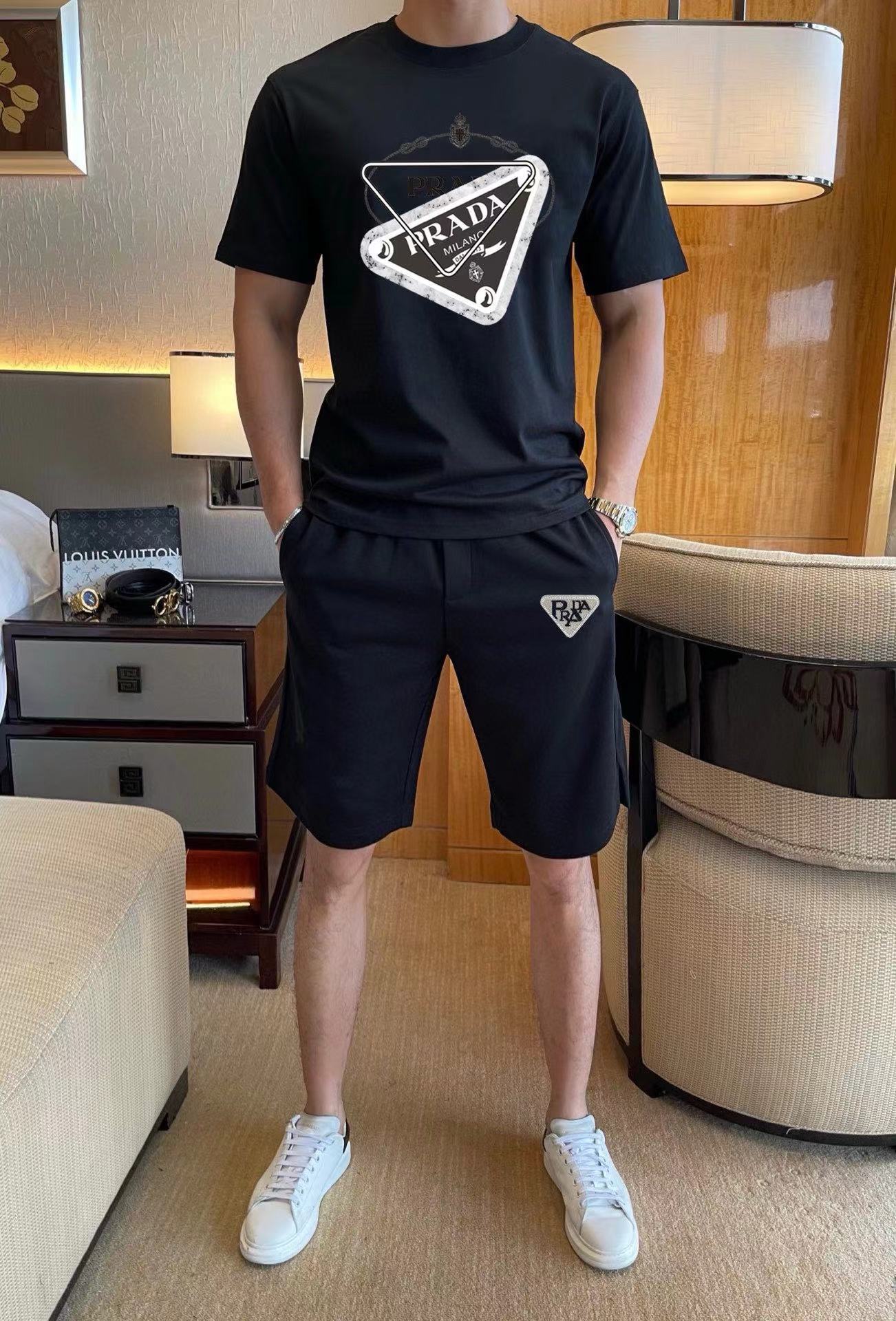 詳細な写真と価格については私に連絡してください。