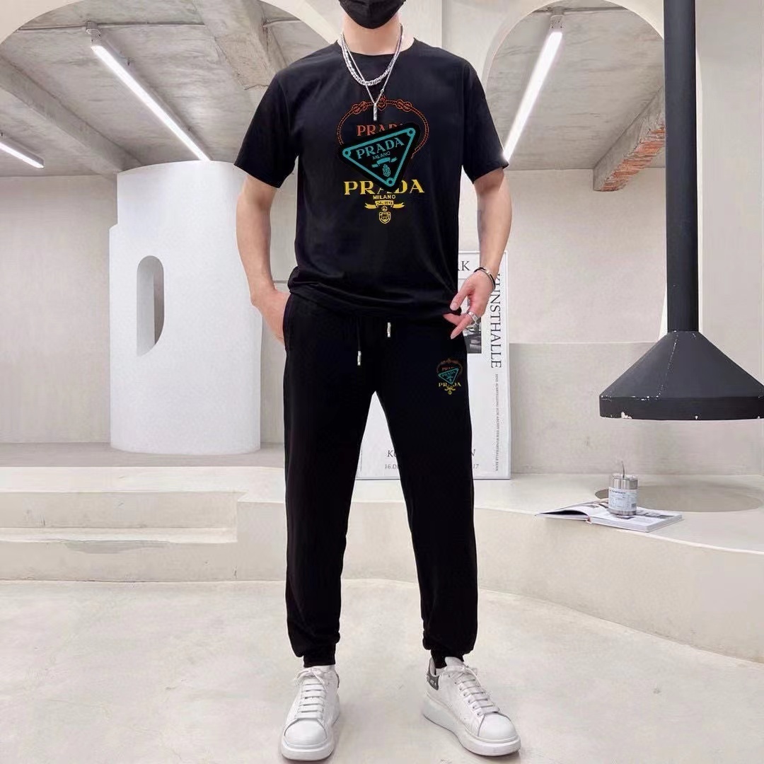 詳細な写真と価格については私に連絡してください。