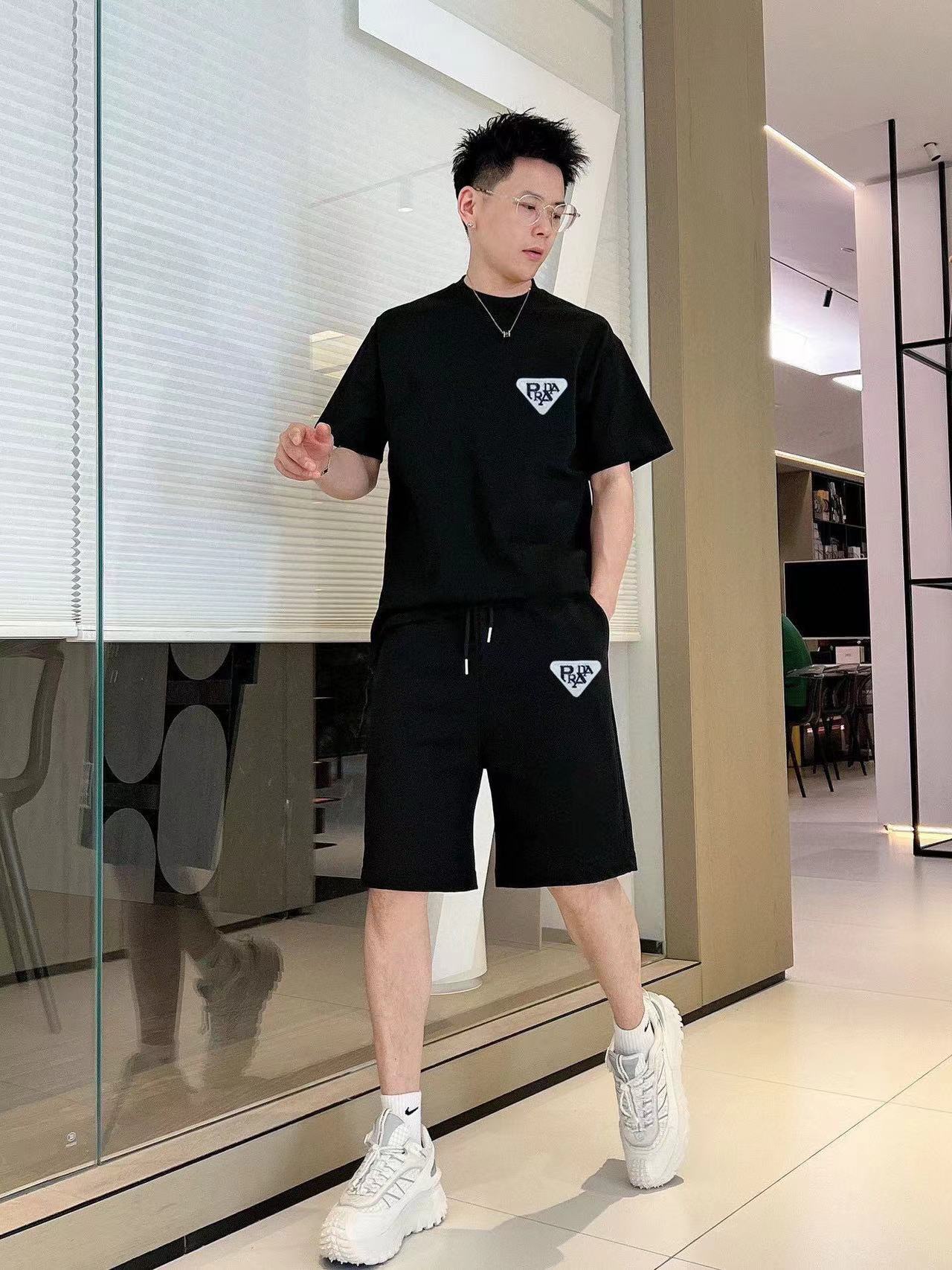 詳細な写真と価格については私に連絡してください。