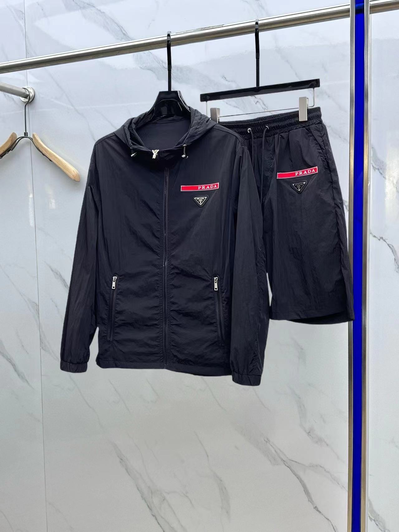 詳細な写真と価格については私に連絡してください。