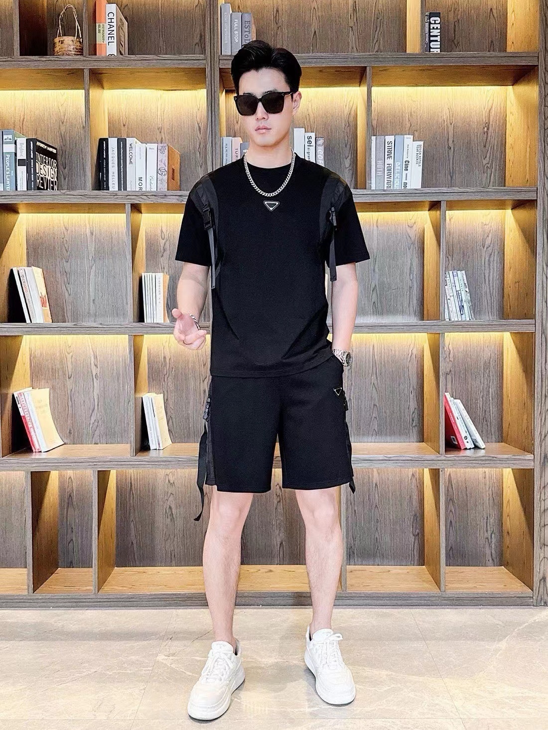 詳細な写真と価格については私に連絡してください。