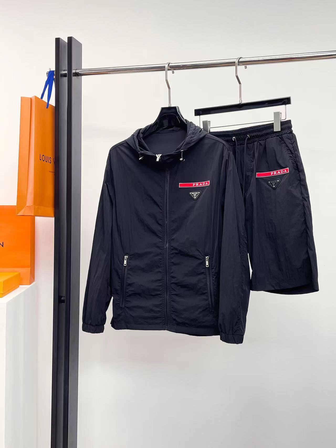 詳細な写真と価格については私に連絡してください。