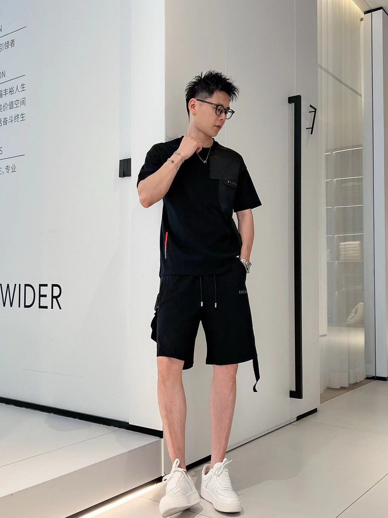 詳細な写真と価格については私に連絡してください。