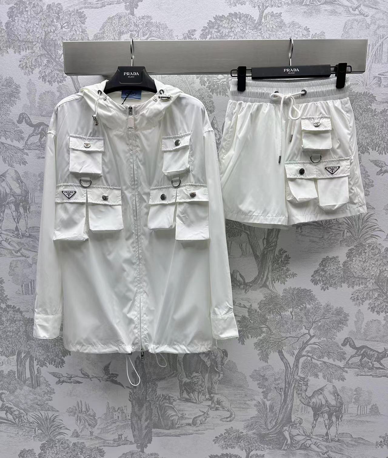 詳細な写真と価格については私に連絡してください。